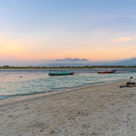 Gili Divers Hotel Гили Траванган Экстерьер фото