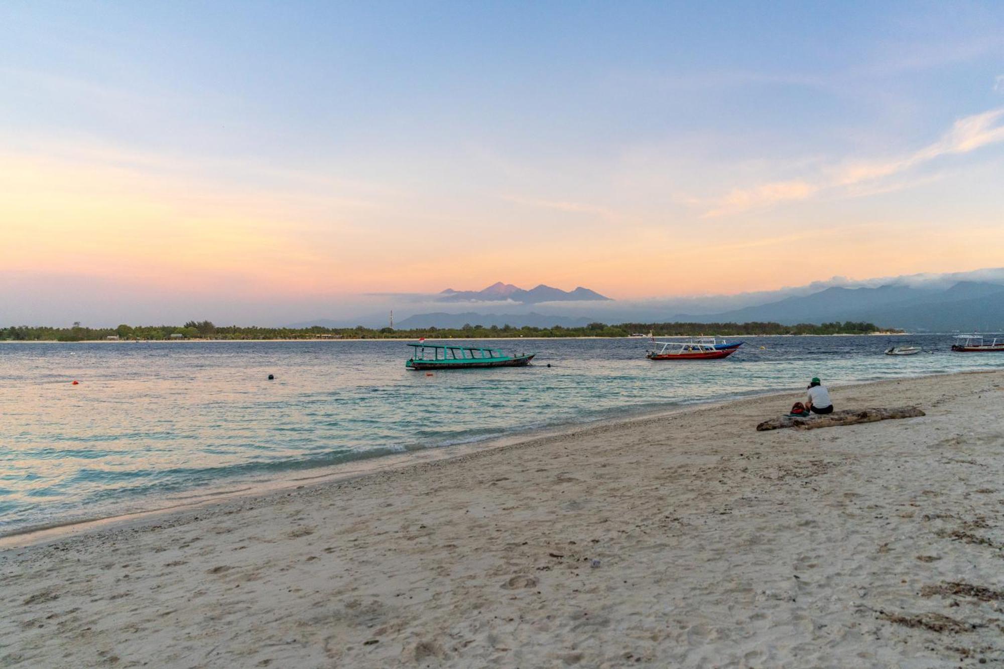 Gili Divers Hotel Гили Траванган Экстерьер фото