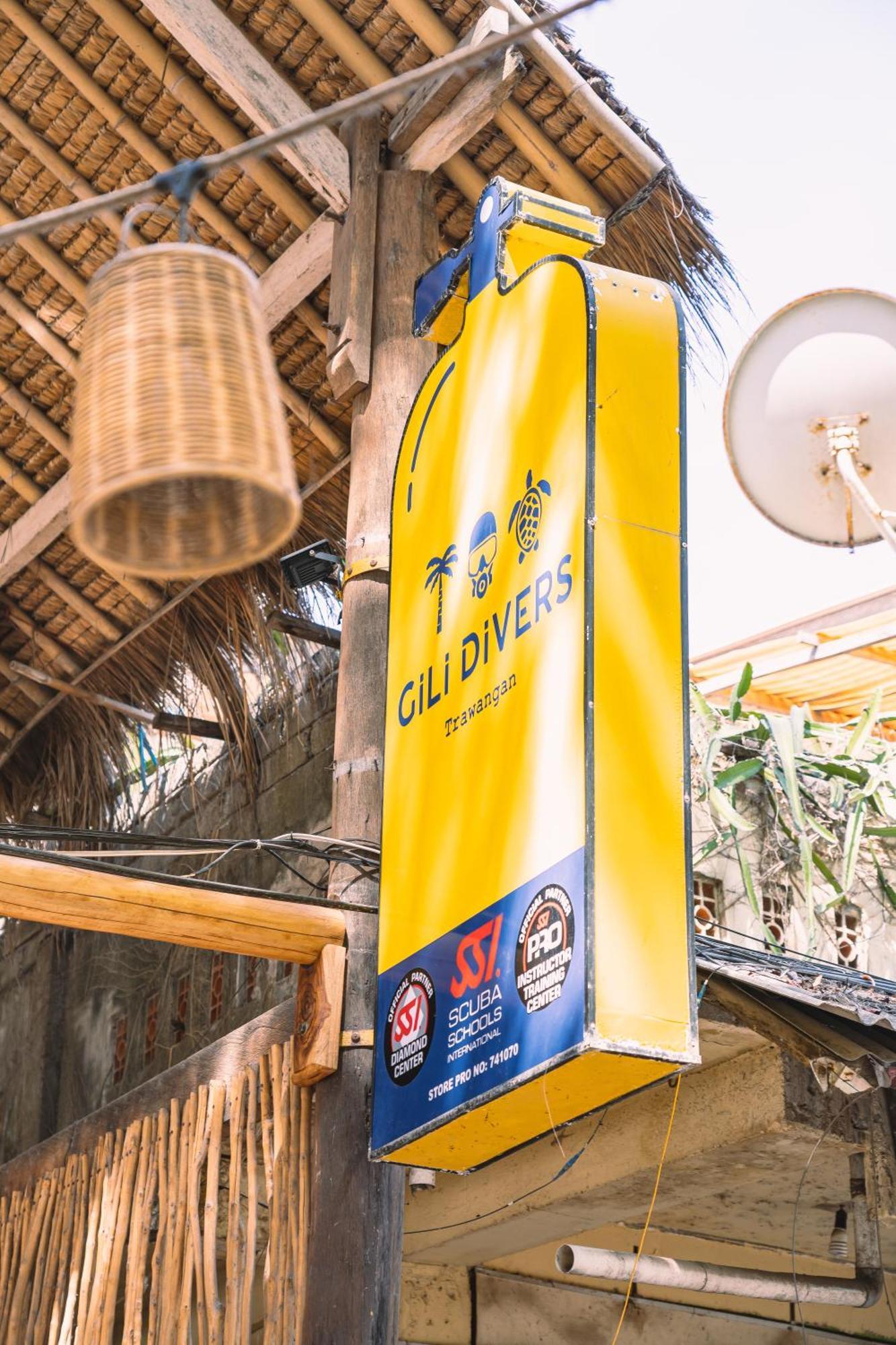 Gili Divers Hotel Гили Траванган Экстерьер фото