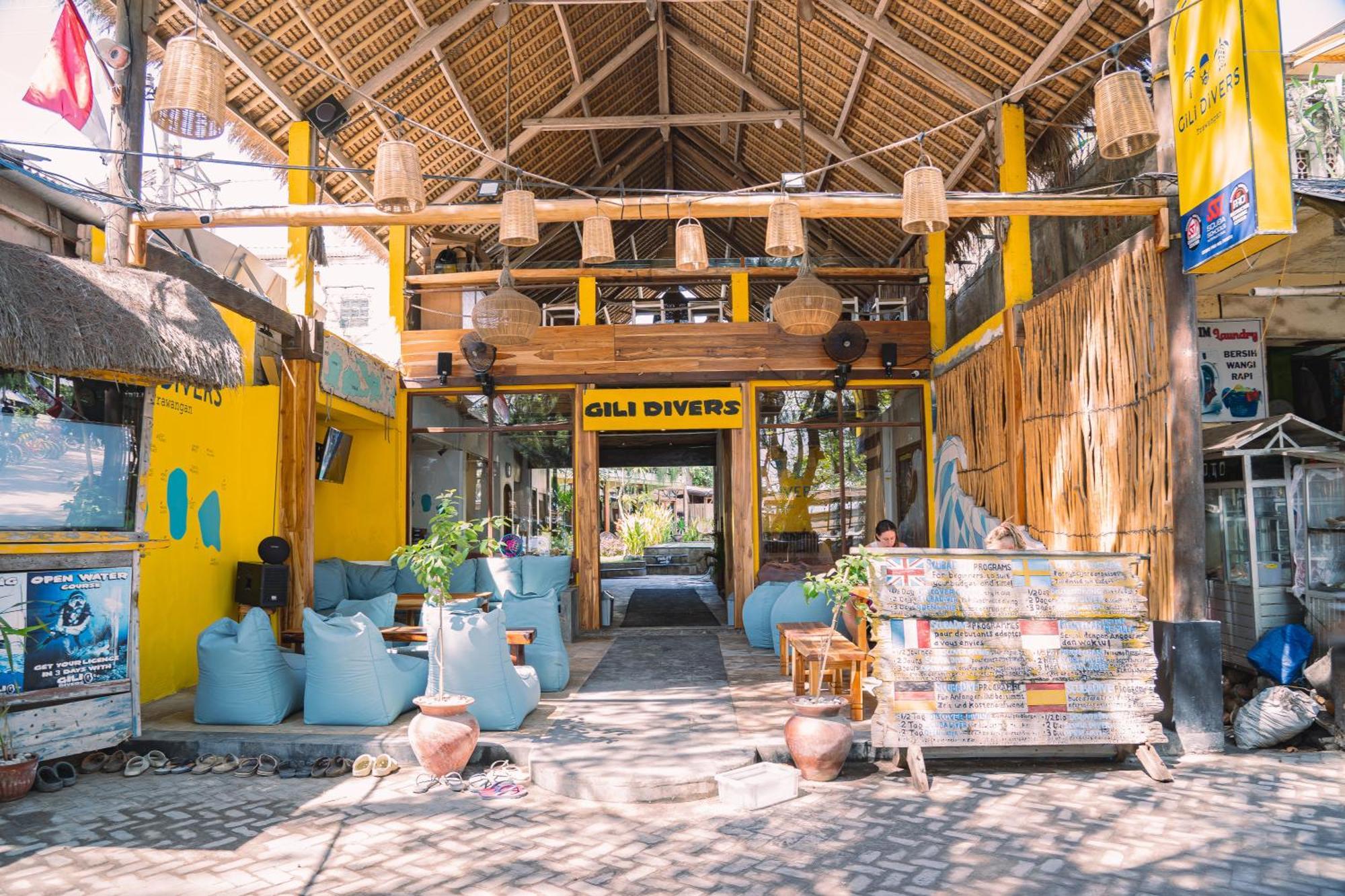 Gili Divers Hotel Гили Траванган Экстерьер фото