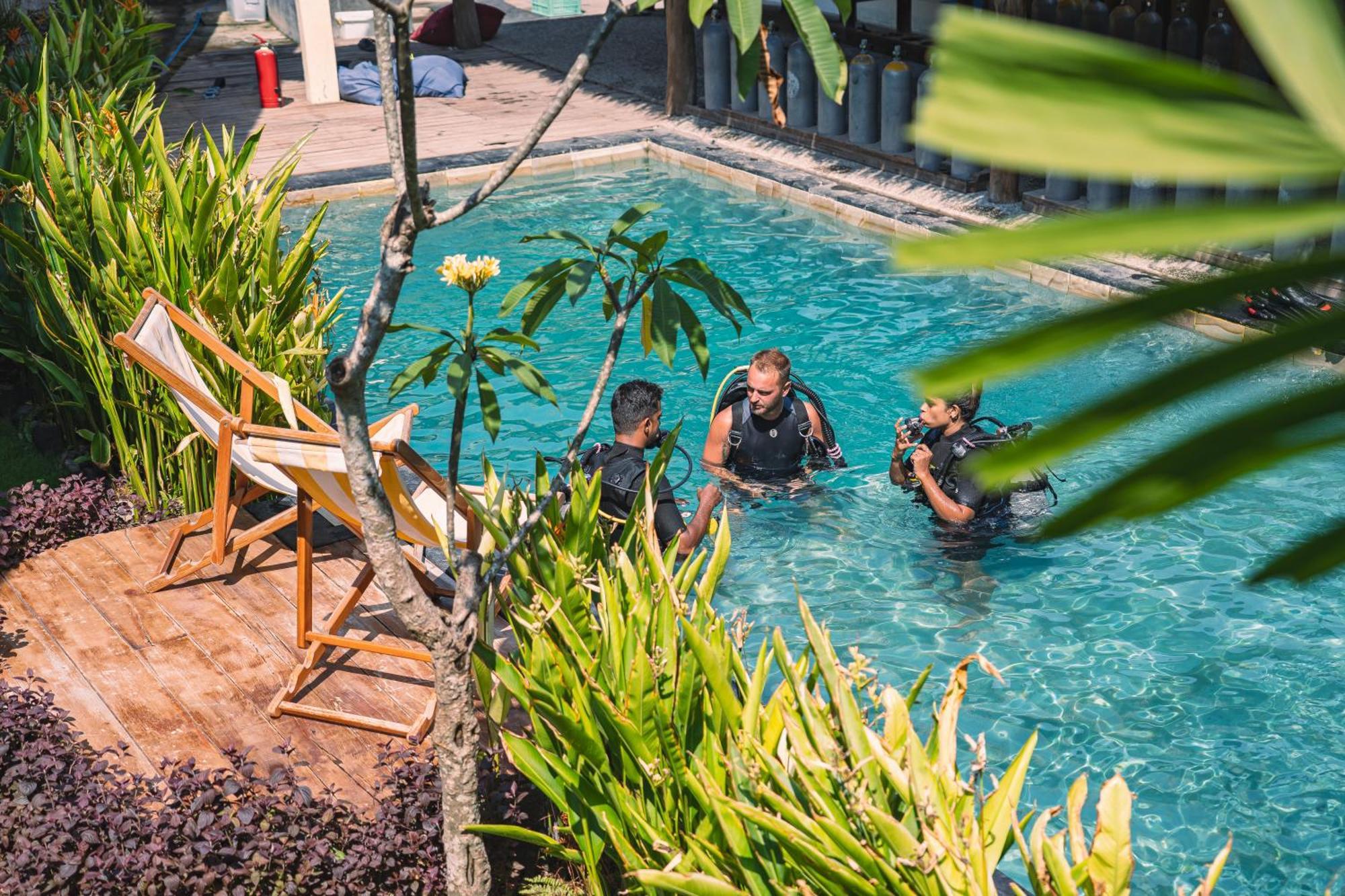 Gili Divers Hotel Гили Траванган Экстерьер фото