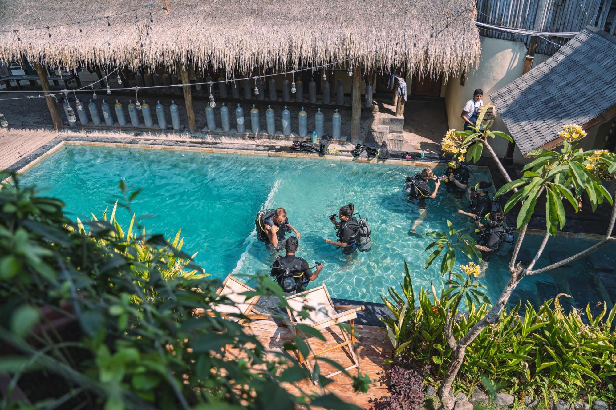 Gili Divers Hotel Гили Траванган Экстерьер фото