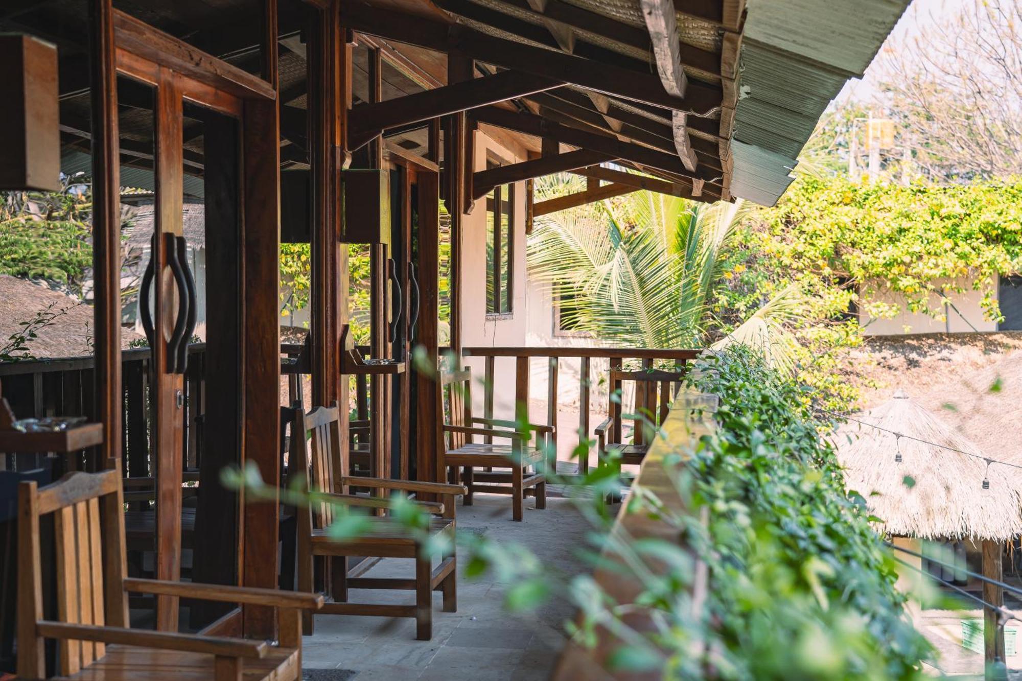 Gili Divers Hotel Гили Траванган Экстерьер фото